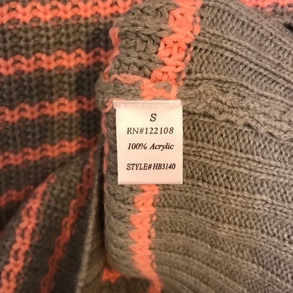 Mark B Sweater Striped Cozy Gray and Pink Sz Small - Picture 3 of 6